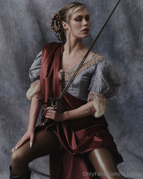 La Lunaa sexy actress pictures