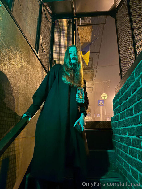 La Lunaa model pretty gallery