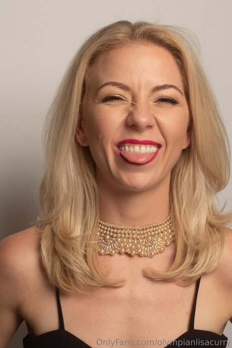 Olympianlisacurry model sexy pictures