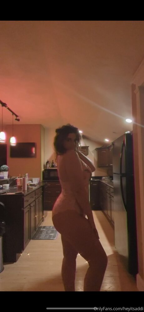 Heyitsaddi model naked image