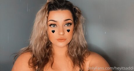 Heyitsaddi naked star img