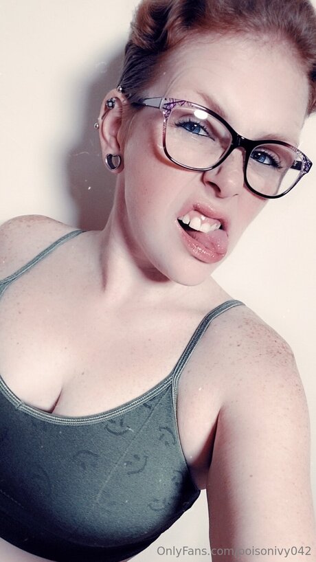 Poisonivy042 model nude archive