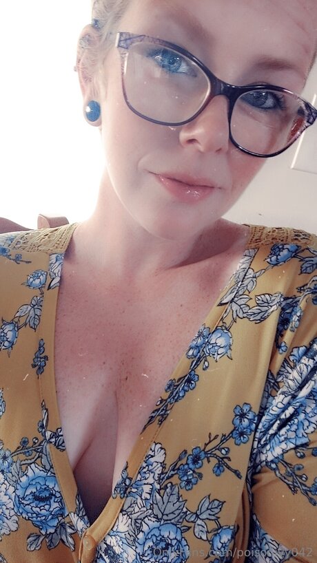 Poisonivy042 adult actress gallery