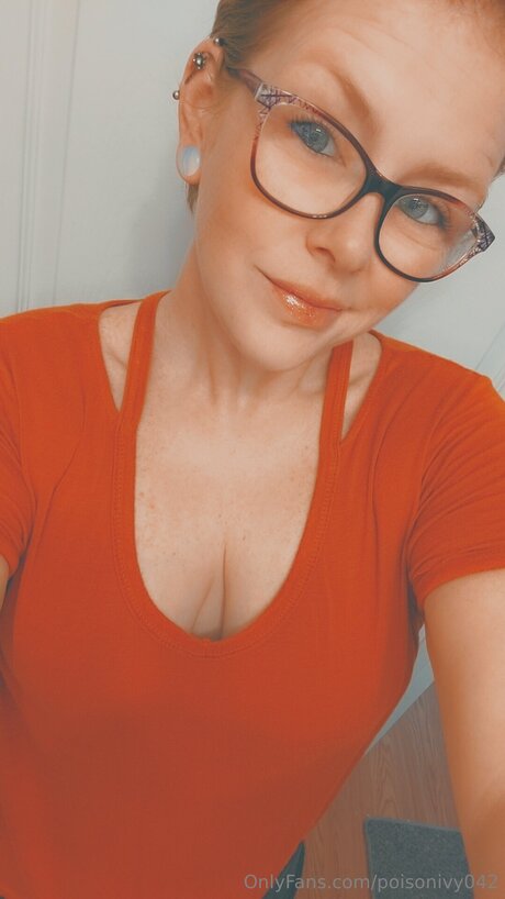 Poisonivy042 free actress picture