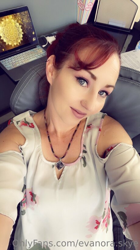 Evanora Skye naked actress photo