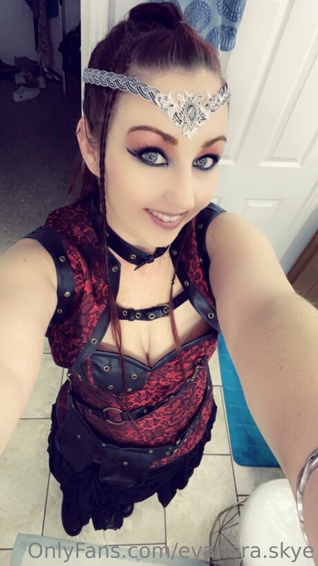 Evanora Skye pornographic model pic