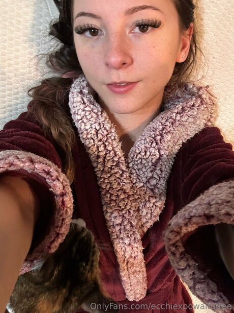 Ecchiexpowaifufree pretty model pic