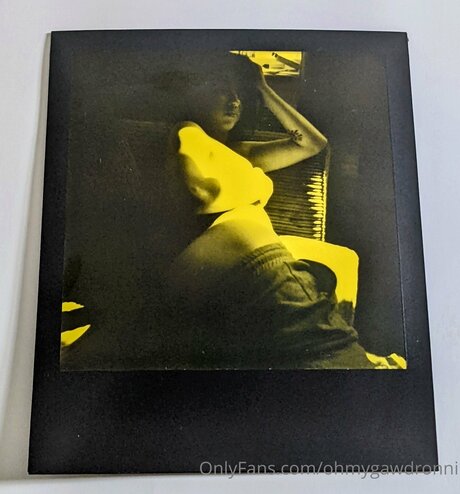 Ohmygawdronni model art photo