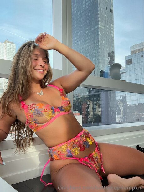 Buttercupbumpkin model nude photo