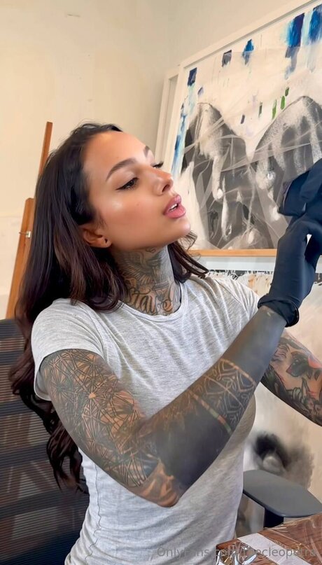 Thecleopetra model exclusive photo