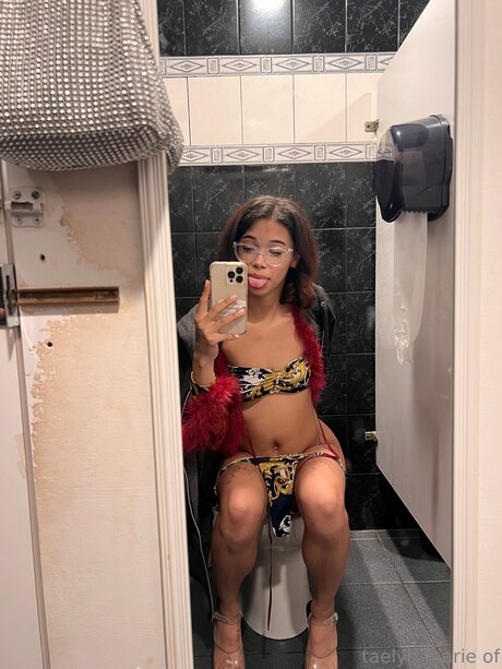 Taelynmarie erotic model img