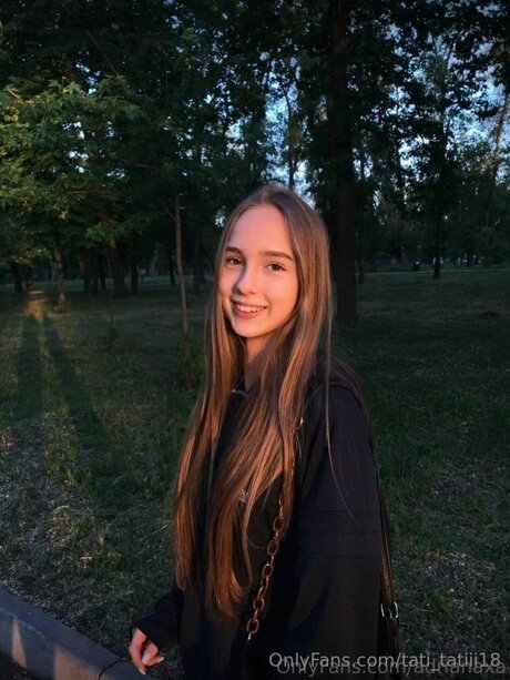 Tati Tatiii18 model sex pic