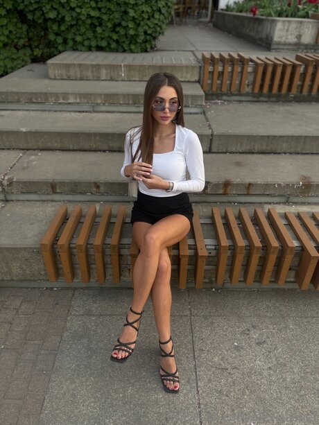 Alexiaasher sexy actress pic