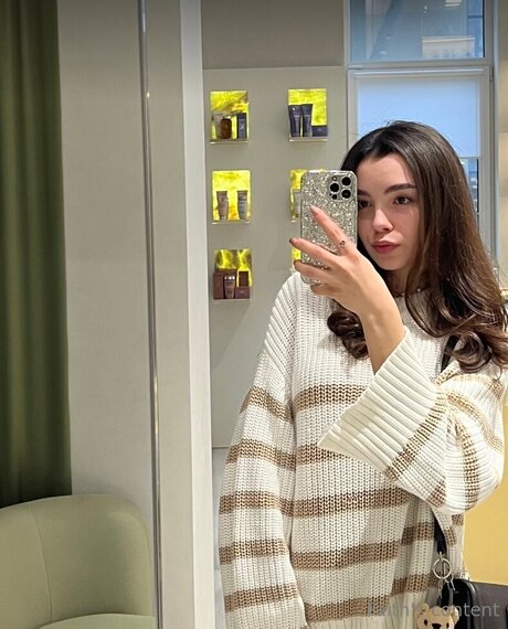 Innocentfaith exclusive model picture