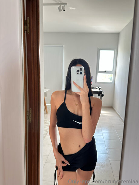 Brunettemiaa star hot pics