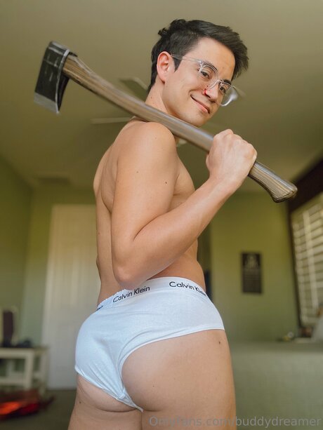 Buddycreamer model naked images