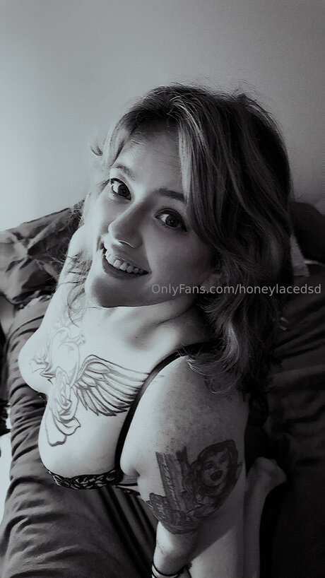 Honeylacedsd sexy model pic