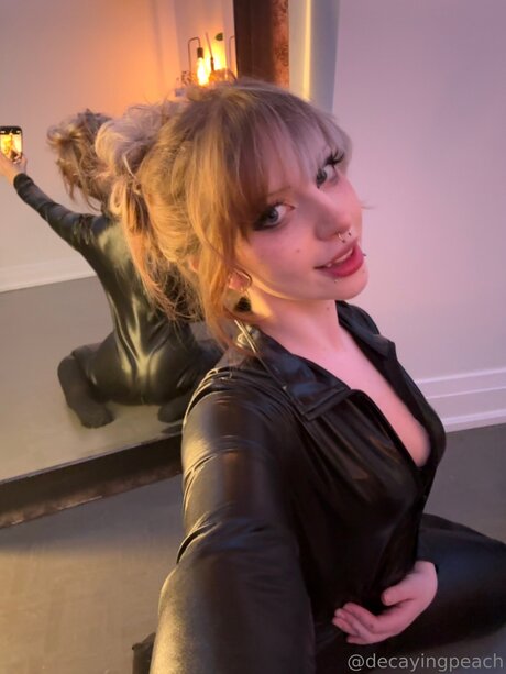 Decayingpeach model perfect photos