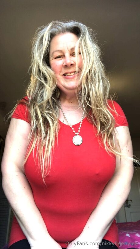 Nikkyfreenylee pornstar top picture
