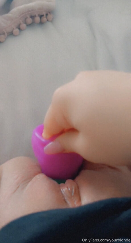 Yourblonde pretty model pictures