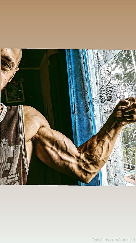 Alexfox2021 nudes model images