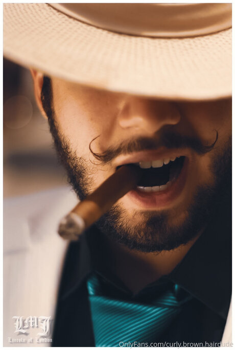 Curly Brown Hairdude sexy actress image