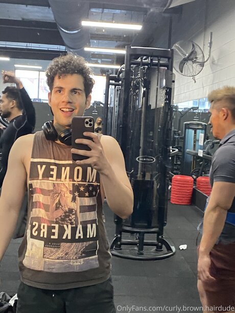 Curly Brown Hairdude nude star pictures