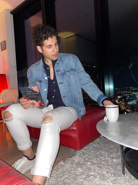 Curly Brown Hairdude beautiful actress photo