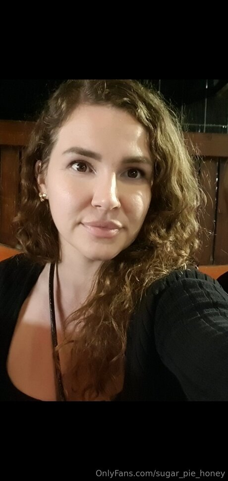 Sugar Pie Honey sexy model picture