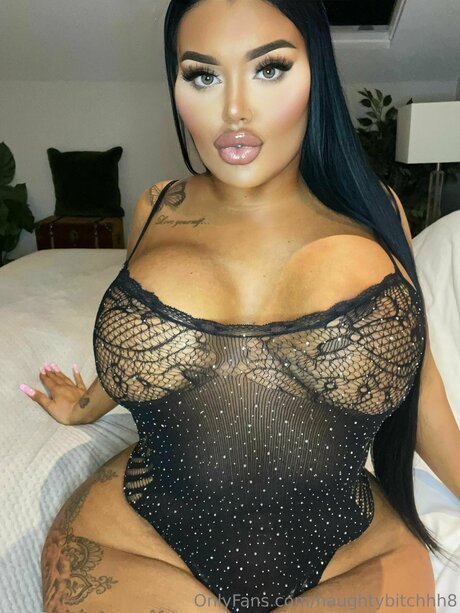 Elliechloe model nude picture