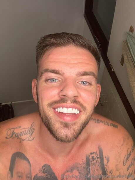 Pezzaburke66 pornographic model img