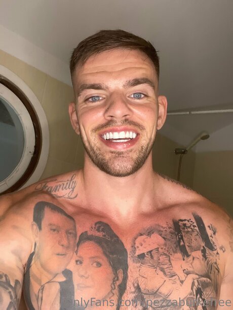 Pezzaburke66 pornographic star image