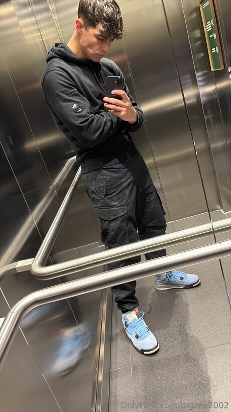 Bigzee2002 pornstar adult archive