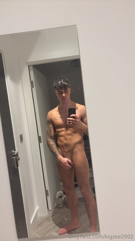 Bigzee2002 nice pornstar img