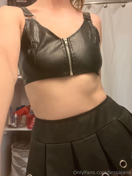 Tessajane top model pic