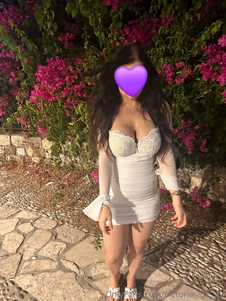 Victoria Lux 22 pornstar nude picture