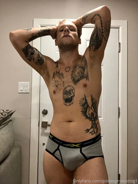 Goldenpromoting1 naked star gallery