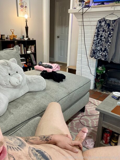 Goldenpromoting1 erotic model pics