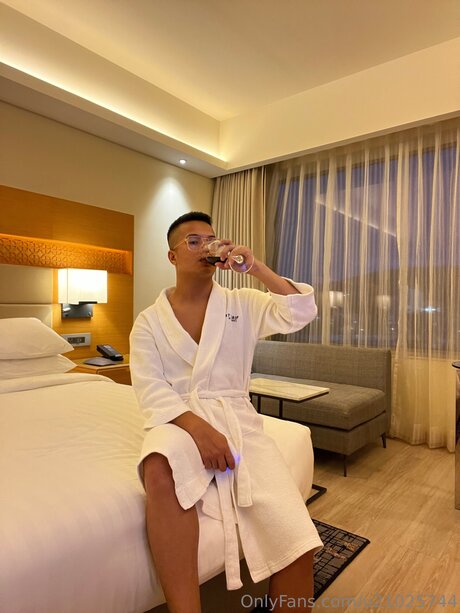 U21025744 erotic star photos