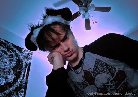 Demondogdyl top star archive