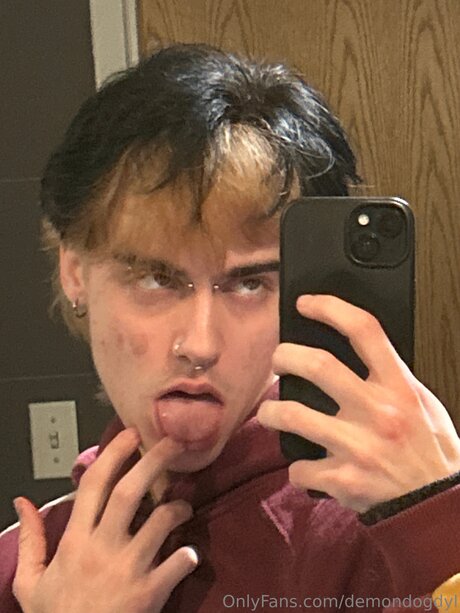 Demondogdyl naked star pictures