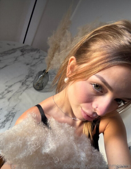 Valenmonaco model pornographic images