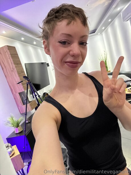 Diemilitanteveganerin beautiful star img