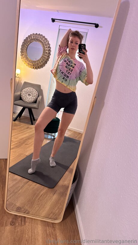 Diemilitanteveganerin model sex photos