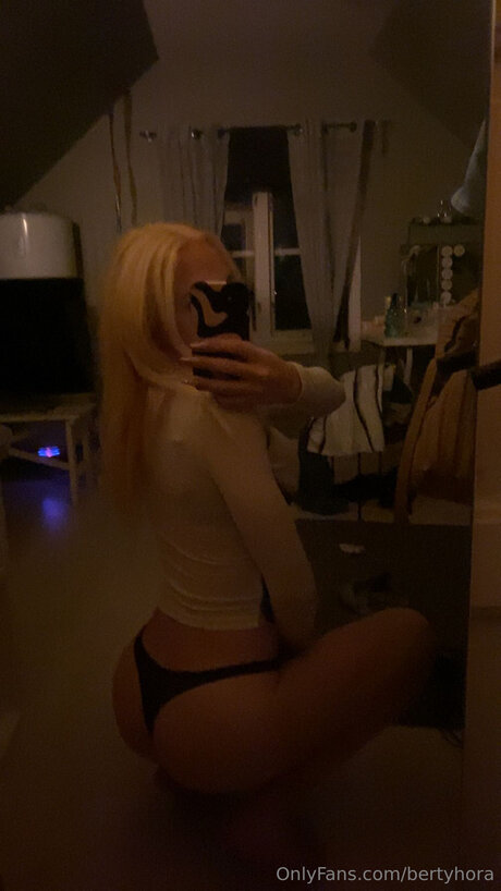 Bertyhora naked star gallery