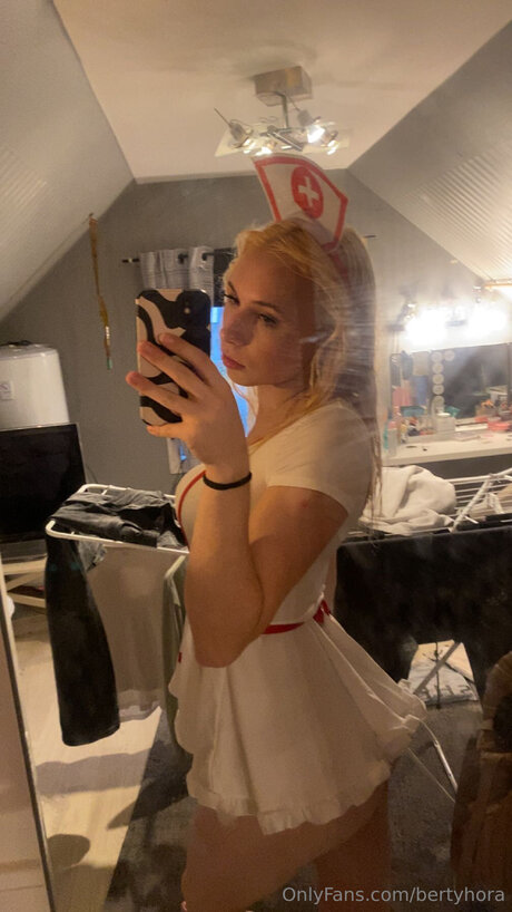 Bertyhora pretty star archive