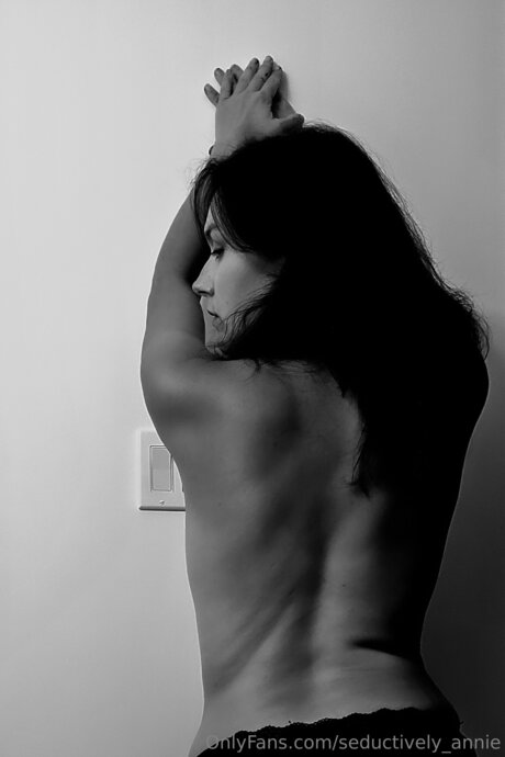 Seductively Annie star best pics