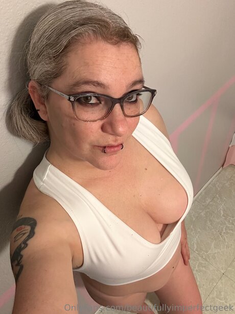 Beautifullyimperfectgeek pornstar perfect picture