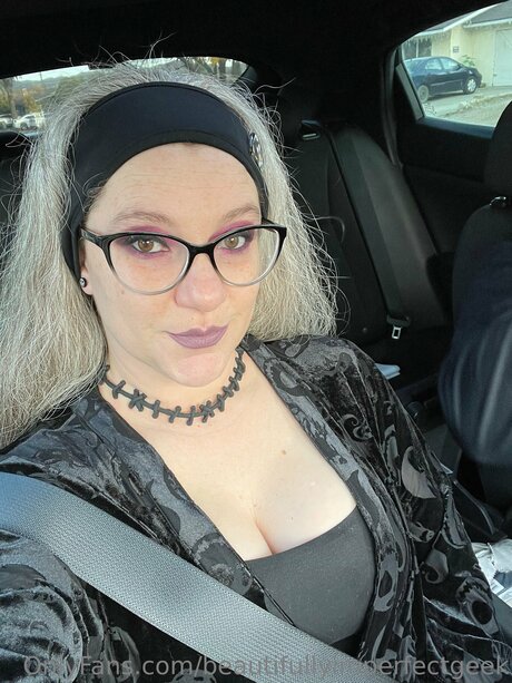 Beautifullyimperfectgeek model porn photos