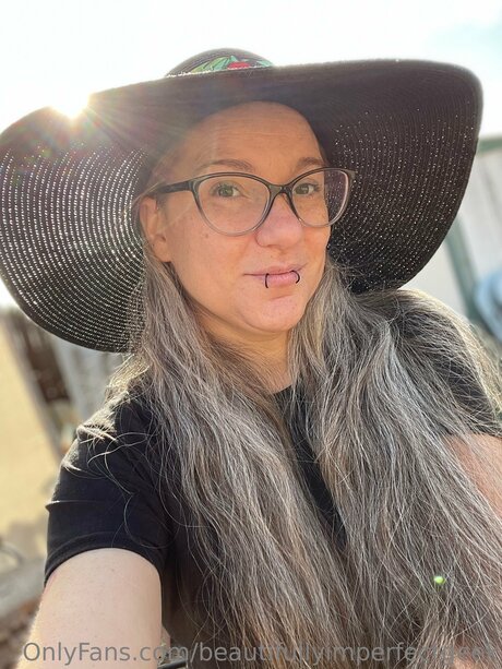 Beautifullyimperfectgeek pornstar hot pics